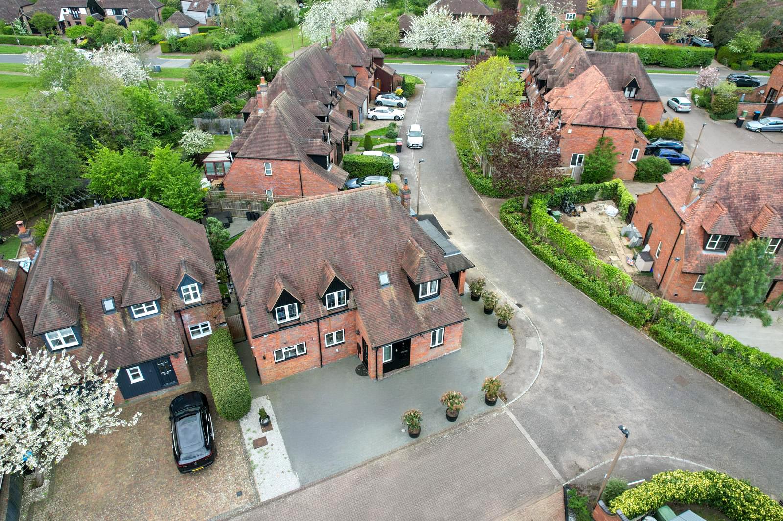5 bed property in Butterfield Close, Milton Keynes